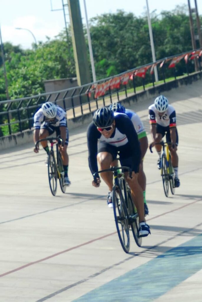 Hersony Canelón sin rivales en la prueba de Keirin del Campeonato Nacional de Pista