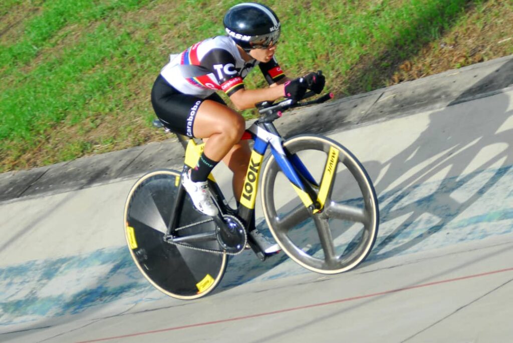 Angie González sacó la casta para llevarse el oro en Persecución Individual Élite