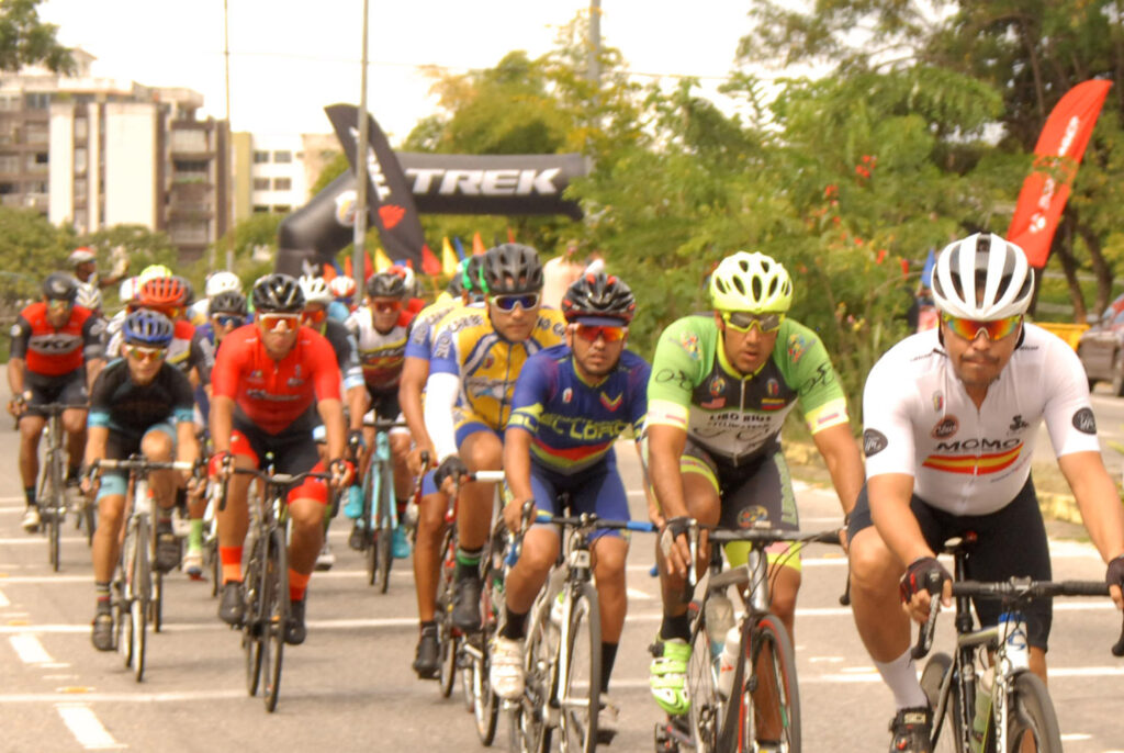 Tibaldo Martínez ganó en sensacional embalaje a Wilmen «Mantecal» Bravo