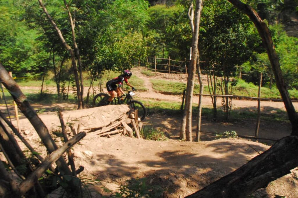 Yngrid Porras y Yonathan Mejia monarcas en el Campeonato Nacional MTB