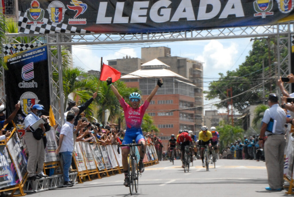 Cesar Sanabria ganó en Charallave y Luis Gómez sigue líder de la Vuelta Ciclista a Venezuela