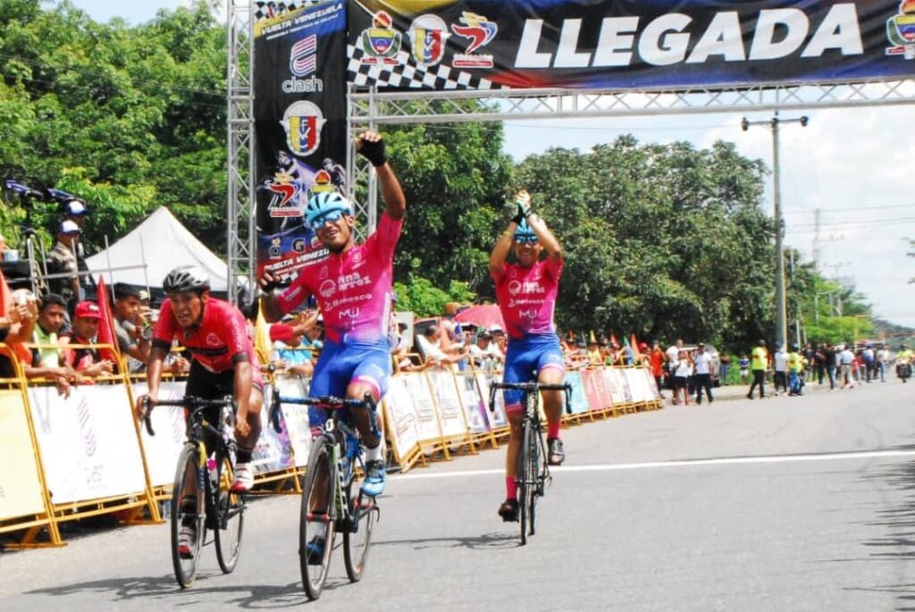Vuelta a Venezuela: Xavier Quevedo se impuso en Acarigua y Luis Gómez sigue líder