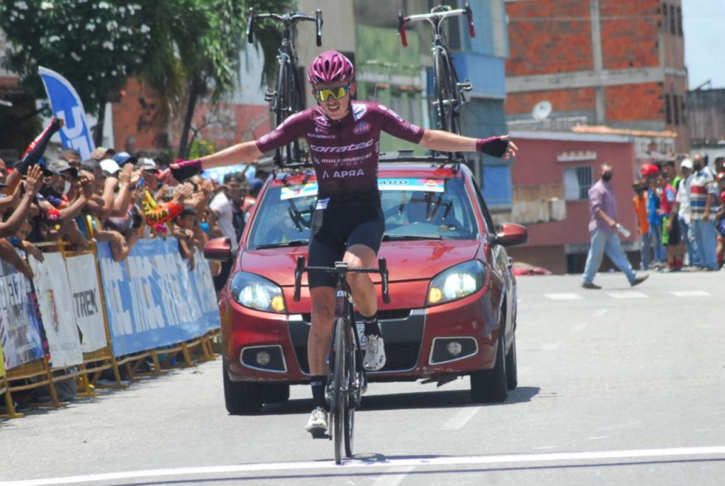 Team Corratec de Italia hace uno-dos en San Felipe y Gómez resiste el ataque