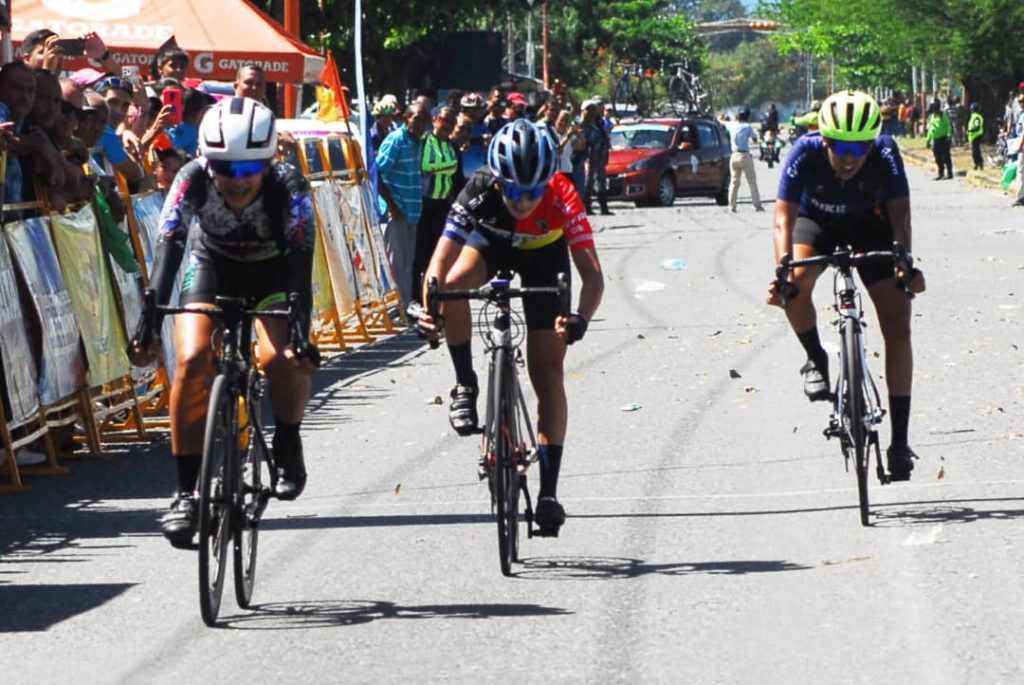 Daniela Moncada dio el «platanazo» en Acarigua en la Vuelta a Venezuela Femenina